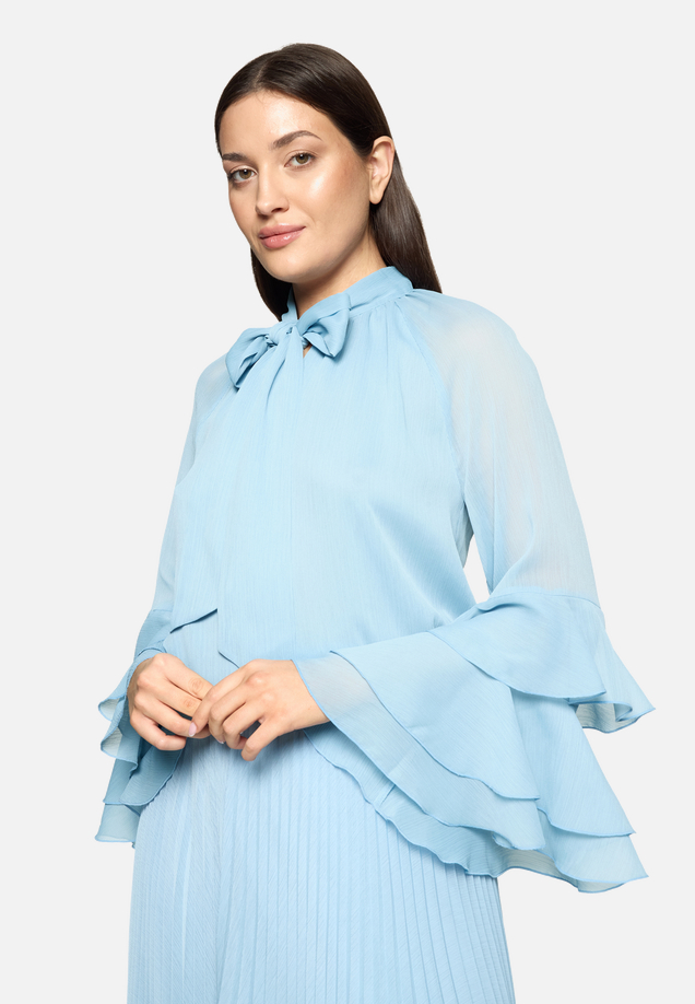 Chiffonbluse mit Volant / Modellfoto Vorderseite