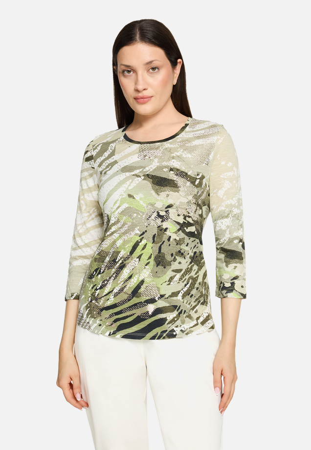 Basic Shirt mit Print / Modellfoto Vorderseite