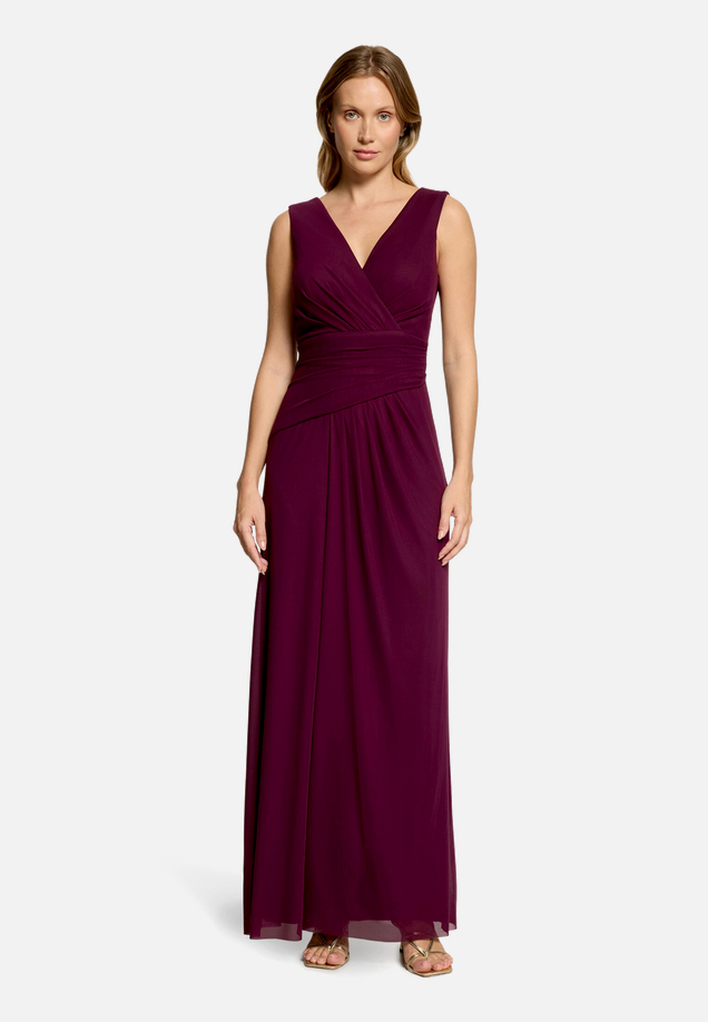 Abendkleid mit V-Ausschnitt / Modellfoto Vorderseite