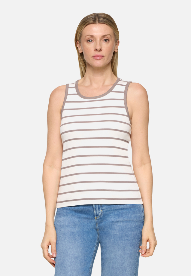Basic-Top mit Rundhalsausschnitt / Modellfoto Vorderseite