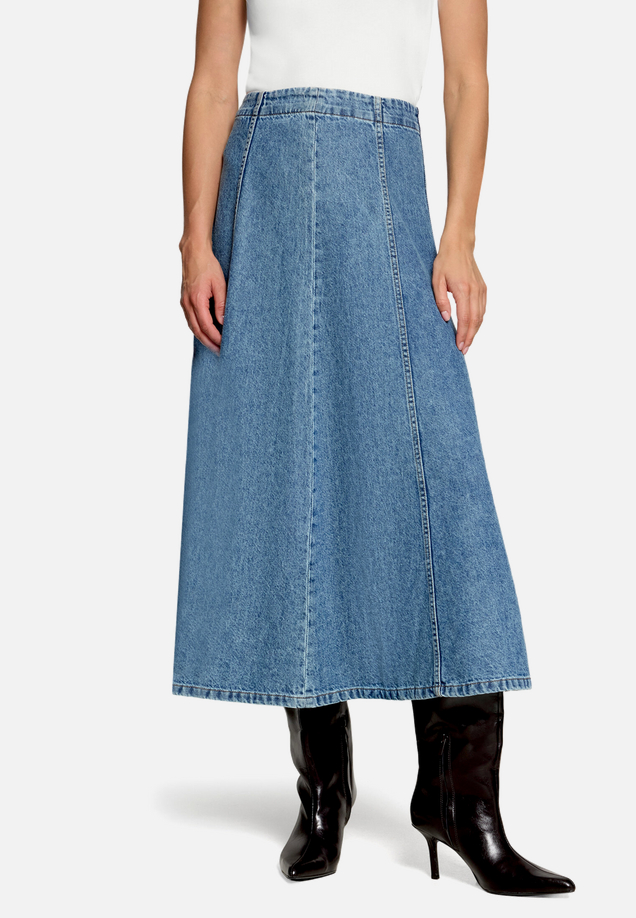Jeansrock mit Reißverschluss / Modellfoto Vorderseite