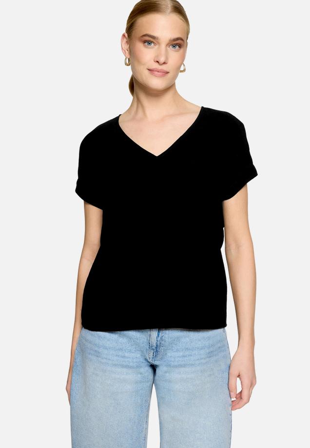 T-Shirt  mit V-Ausschnitt und Bindedetail  / Modellfoto Vorderseite
