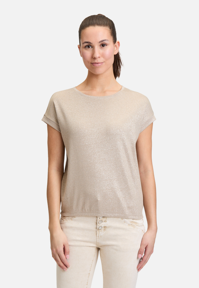 Casual-Shirt mit Rundhalsausschnitt / Modellfoto Vorderseite