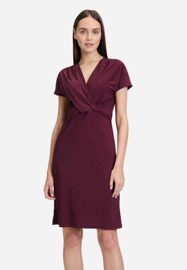 Jerseykleid mit Raffung / Modellfoto Vorderseite