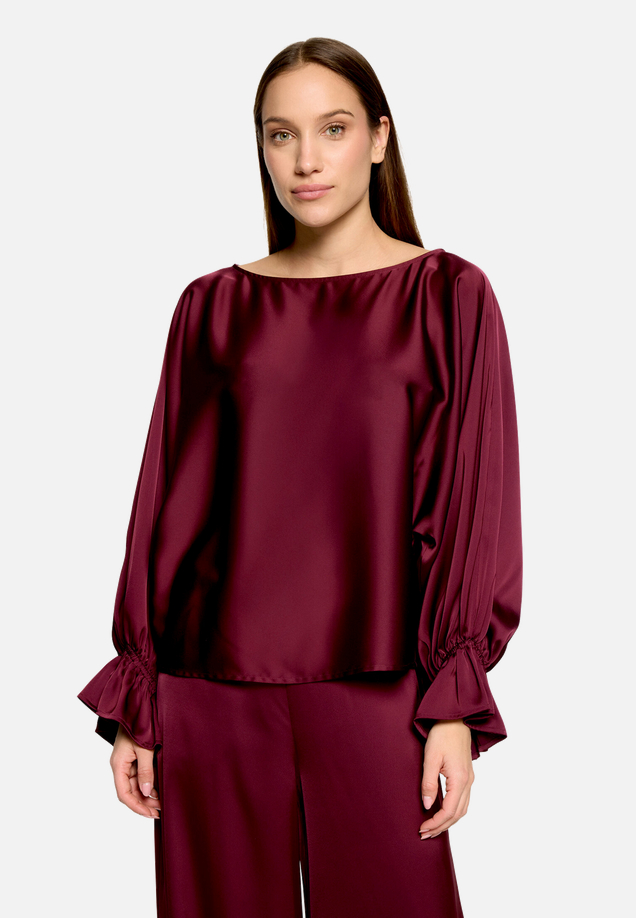 Satin-Bluse mit Fledermausärmeln / Modellfoto Vorderseite