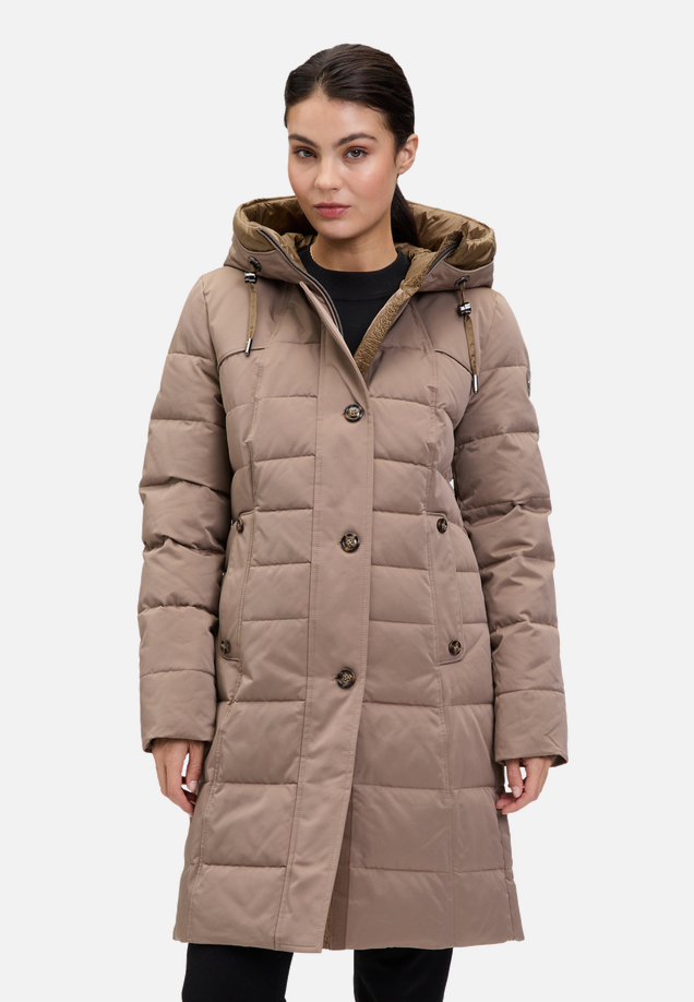 Steppjacke mit Kapuze / Modellfoto Vorderseite
