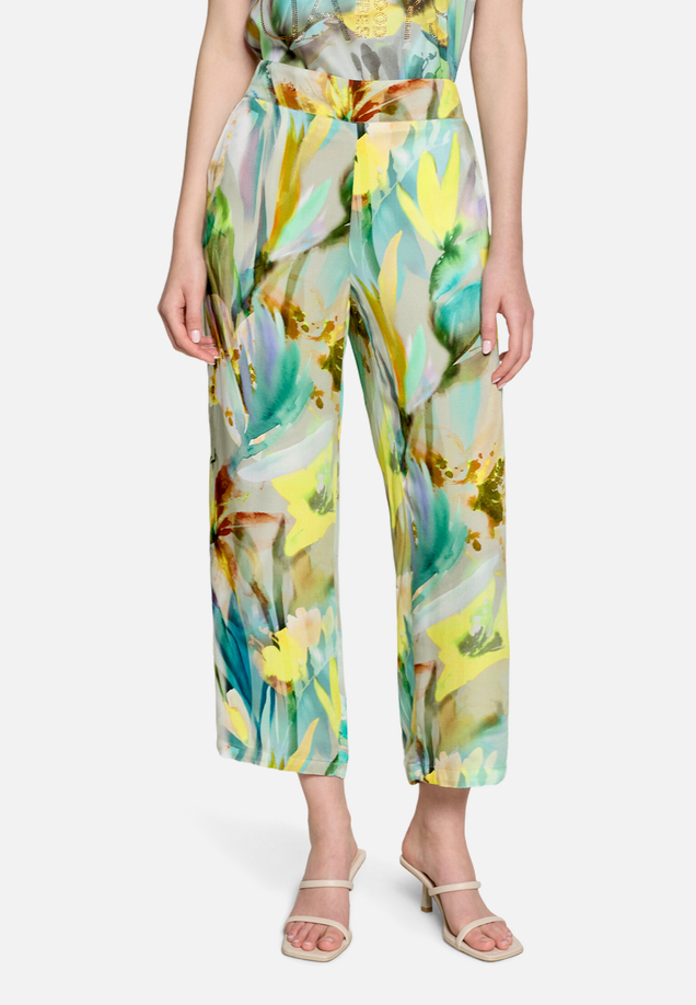 Marlene-Hose mit elastischem Bund / Modellfoto Vorderseite