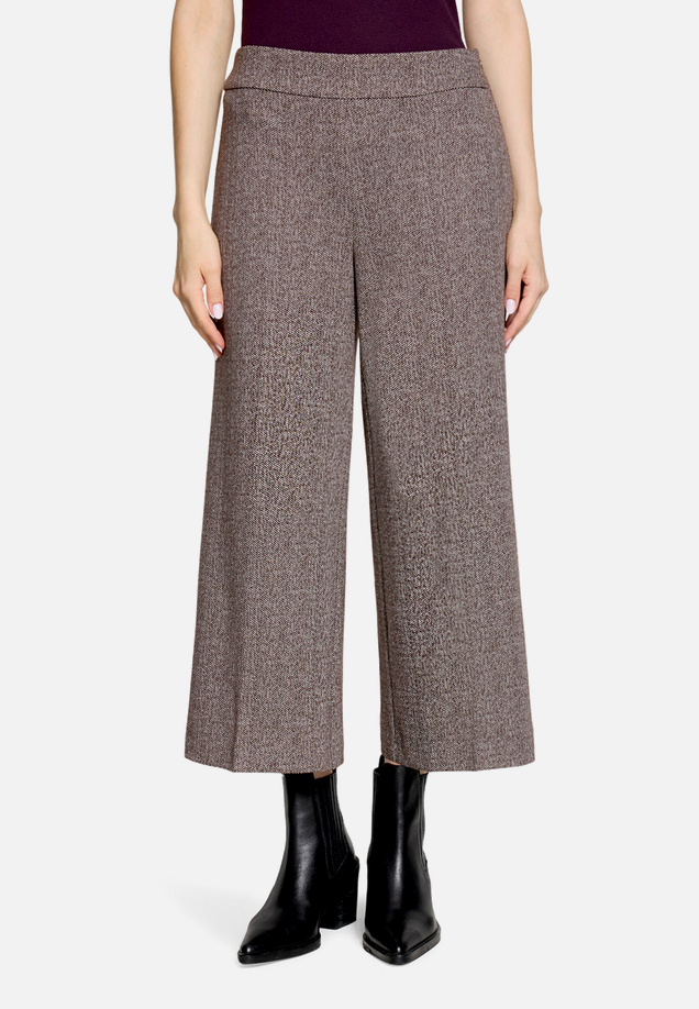 Culotte mit Bügelfalte / Modellfoto Vorderseite