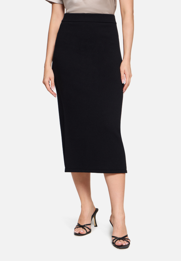 Strickrock mit Seitenschlitzen / Modellfoto Vorderseite