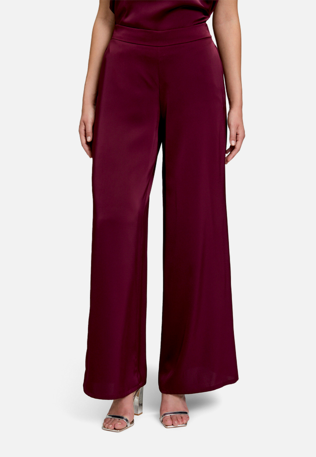 Modern fit Hose mit Taschen / Modellfoto Vorderseite