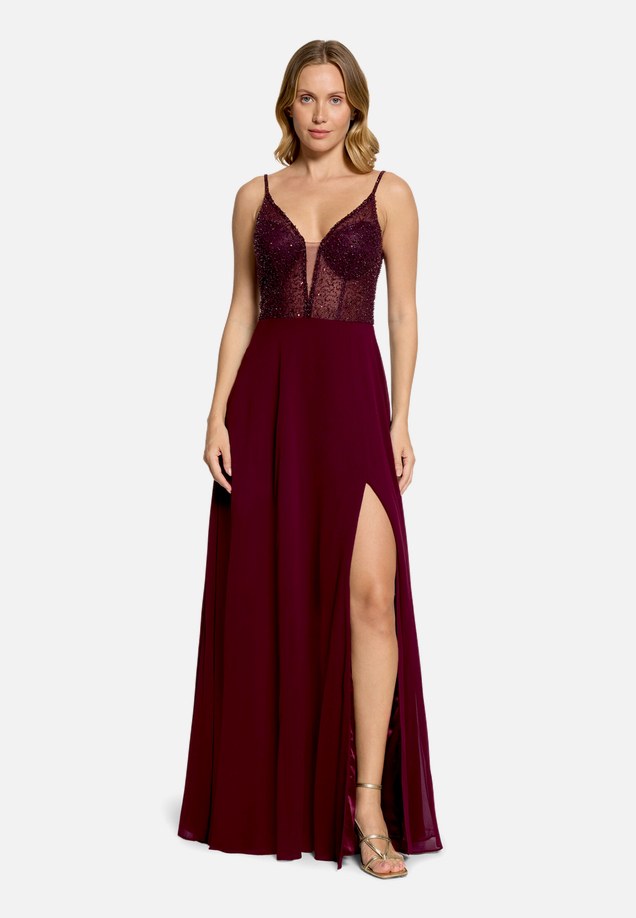 Abendkleid mit Stickerei / Modellfoto Vorderseite
