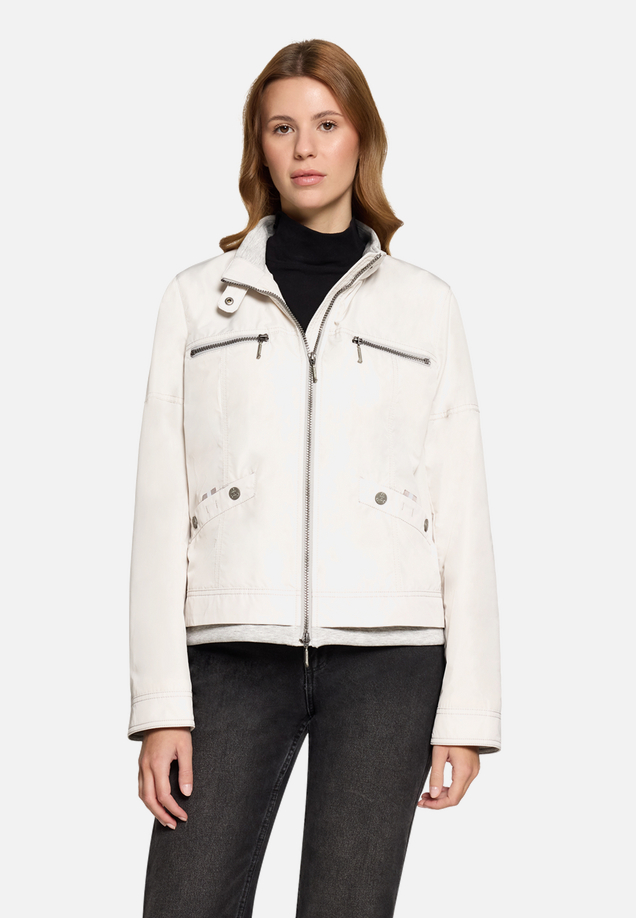 Sommerjacke mit Stehkragen / Modellfoto Vorderseite