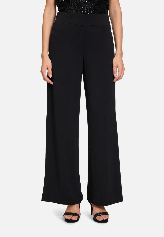 Schlupfhose mit weitem Bein / Modellfoto Vorderseite