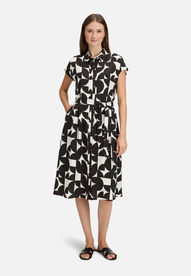 Sommerkleid mit Print / Modellfoto Vorderseite