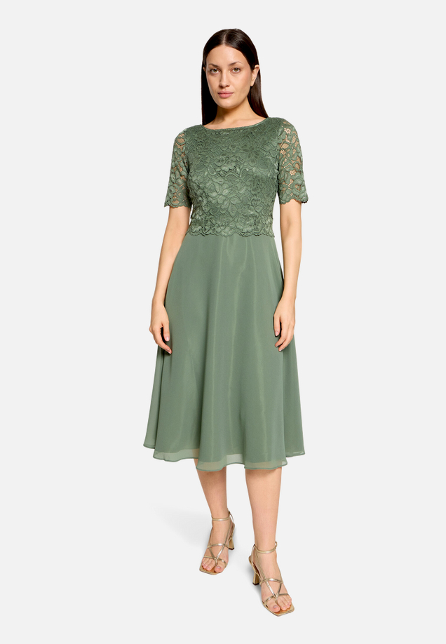 Cocktailkleid mit Spitze / Modellfoto Vorderseite