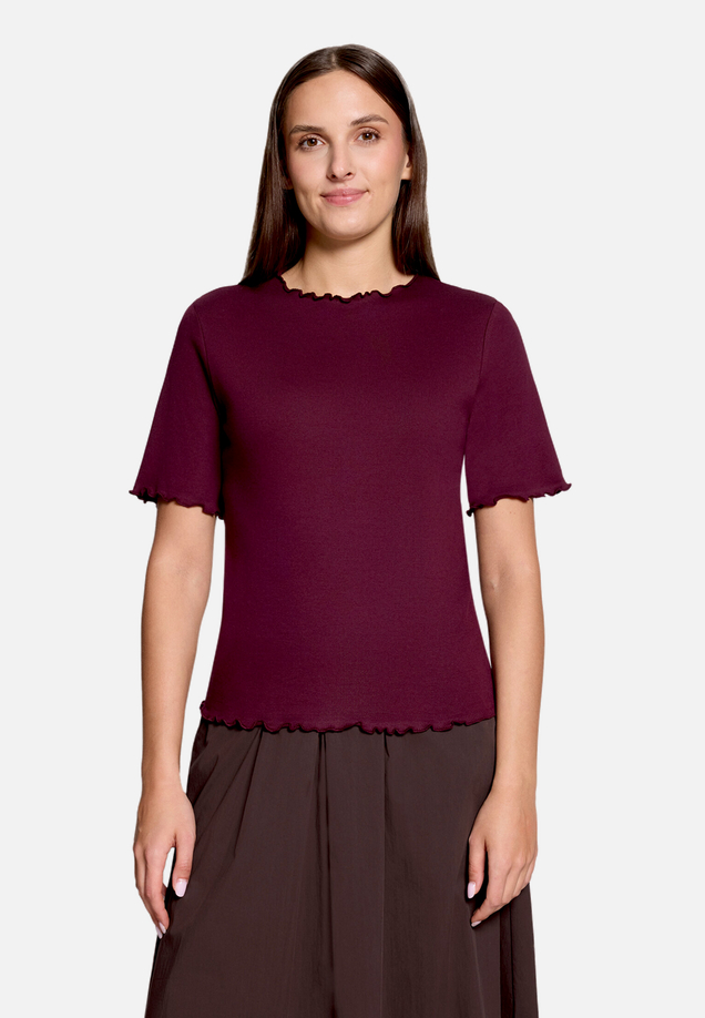 Halbarm-Shirt mit Kragen / Modellfoto Vorderseite