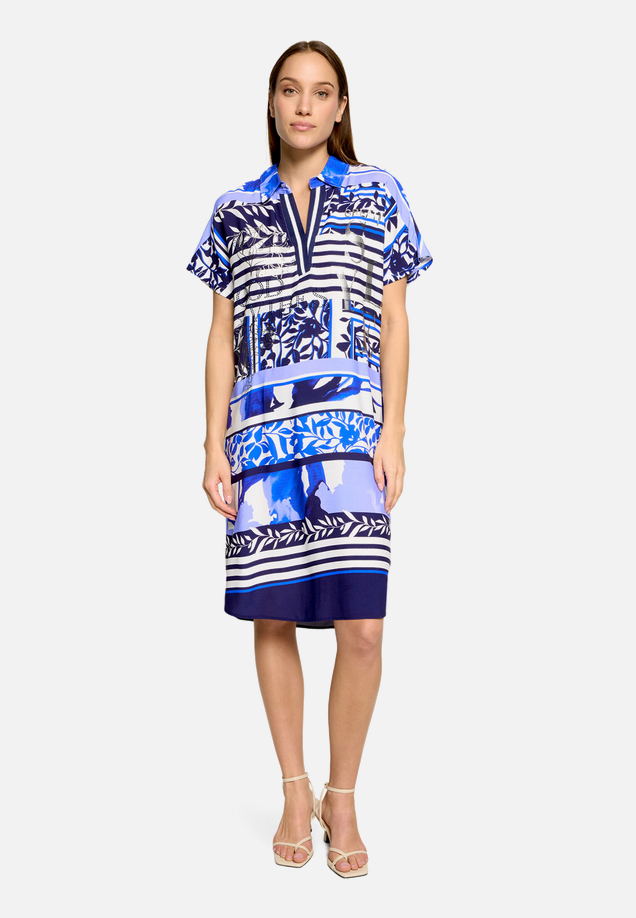 Sommerkleid mit überschnittenen Ärmeln / Modellfoto Vorderseite