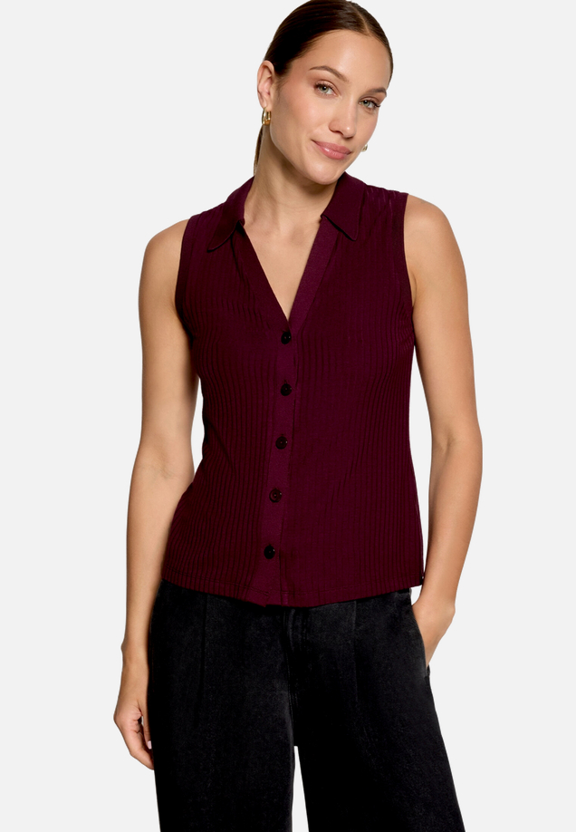 Stricktop  mit Knopfleiste  / Modellfoto Vorderseite