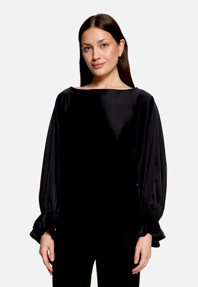 Satin-Bluse mit Fledermausärmeln / Modellfoto Vorderseite